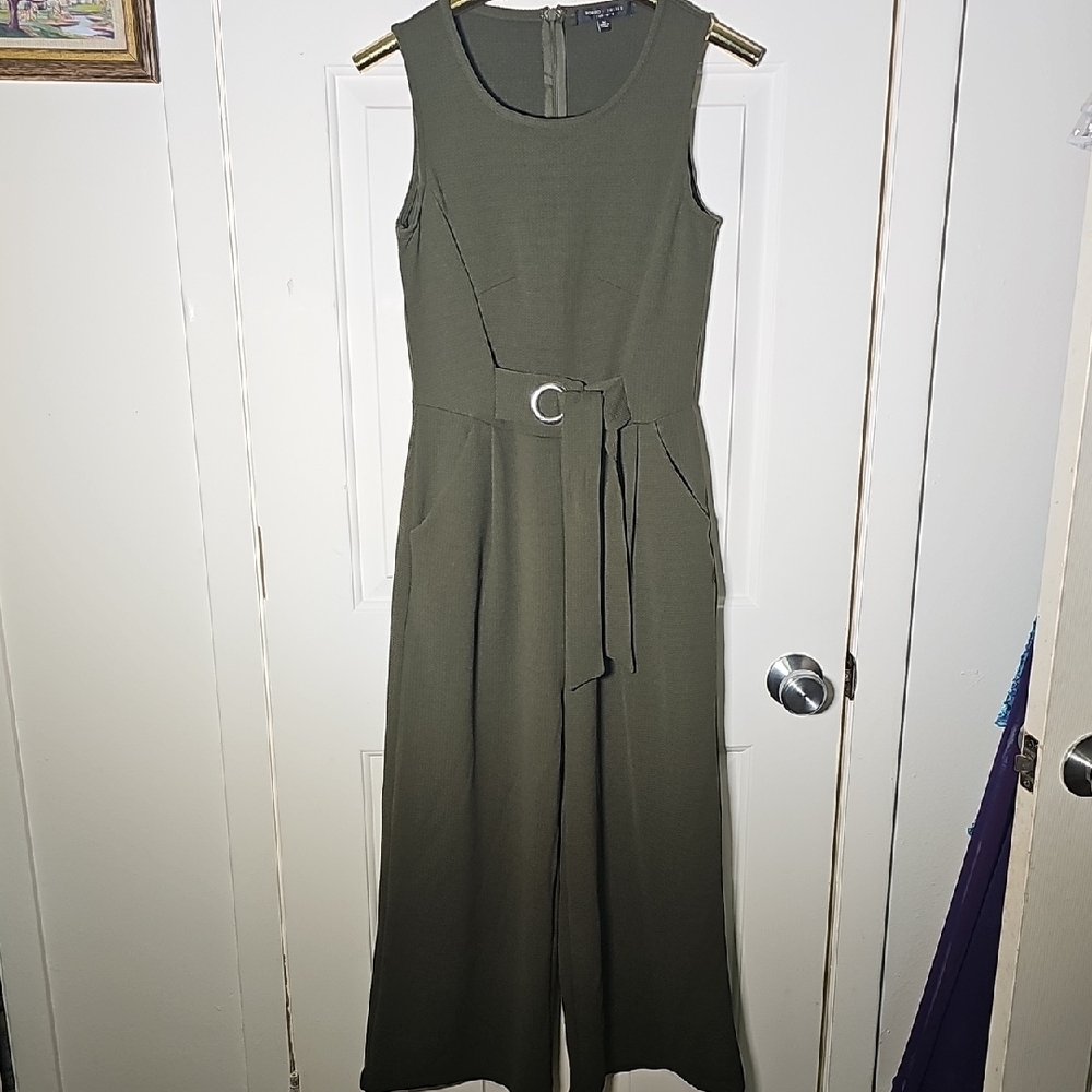 Romeo & Juliet Couture Forest Green Belted Jumpsuit. In Size Meduim. Wide Leg.